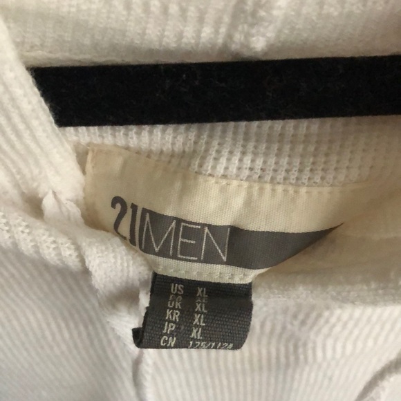 Men’s long sleeve/hooded thermal. - Picture 3 of 4